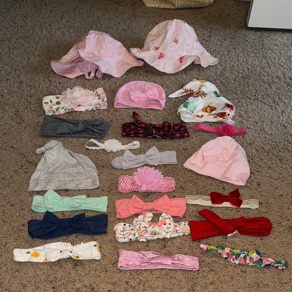 Newborn Assorted Hats And Headbands 16 Headbands 4 Hats (2 Hats For 9 Months)